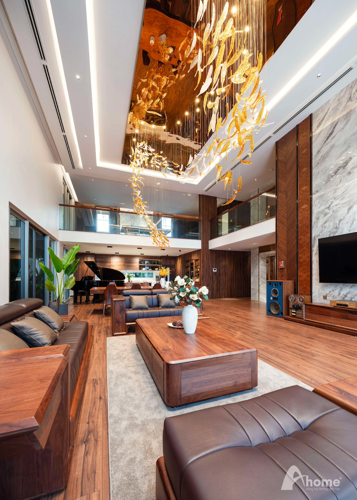 Không gian mở liên kết giữa phòng khách và phòng bếp 