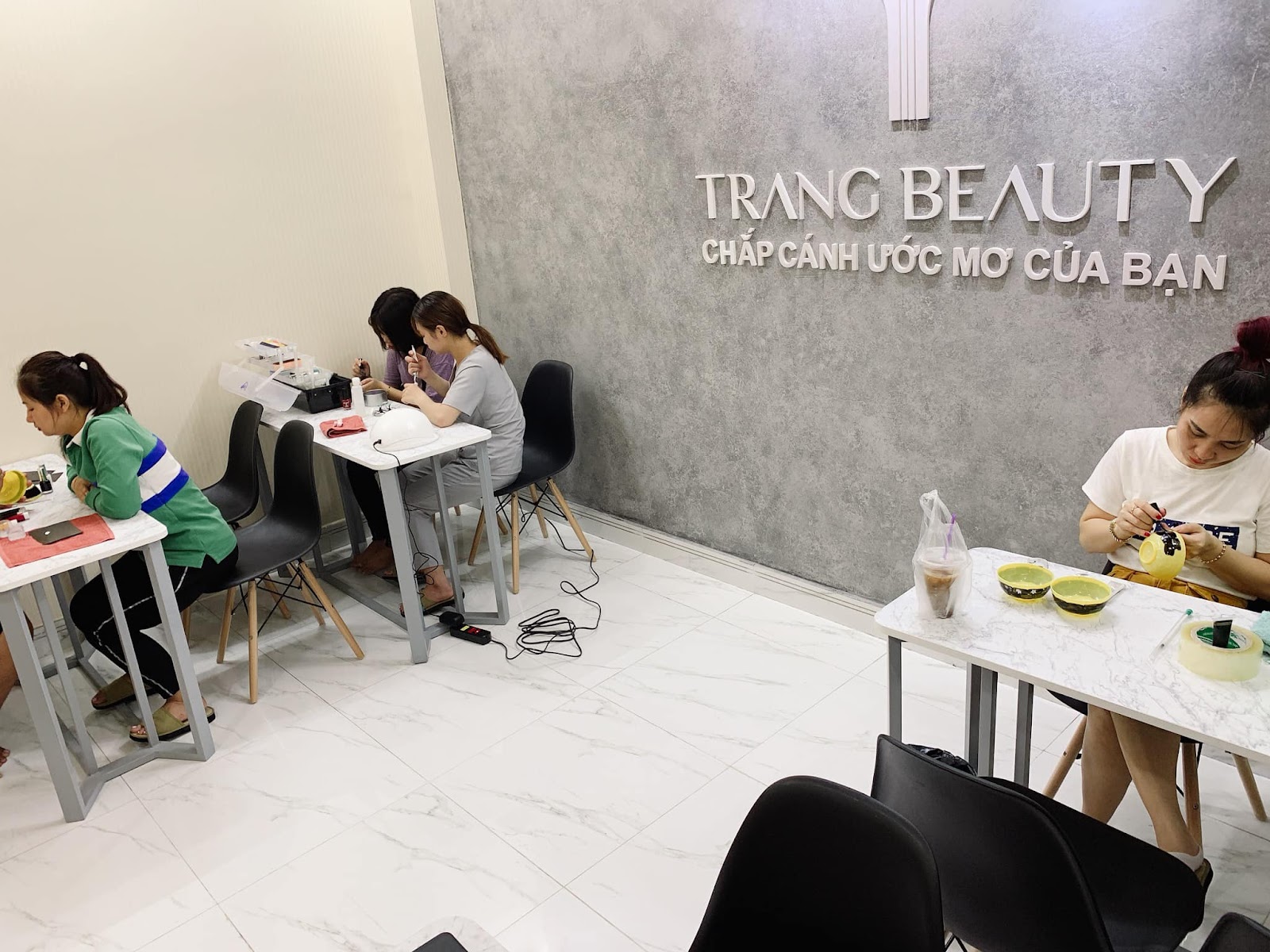 Hệ thống Trang Beauty Salon - Chuyên đào tạo nail, nối mi & dịch vụ Spa tại TP.HCM 3
