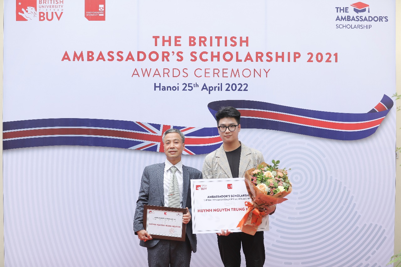 Những gương mặt xuất sắc trở thành quán quân Học bổng đại sứ Vương Quốc Anh  - Ảnh 3