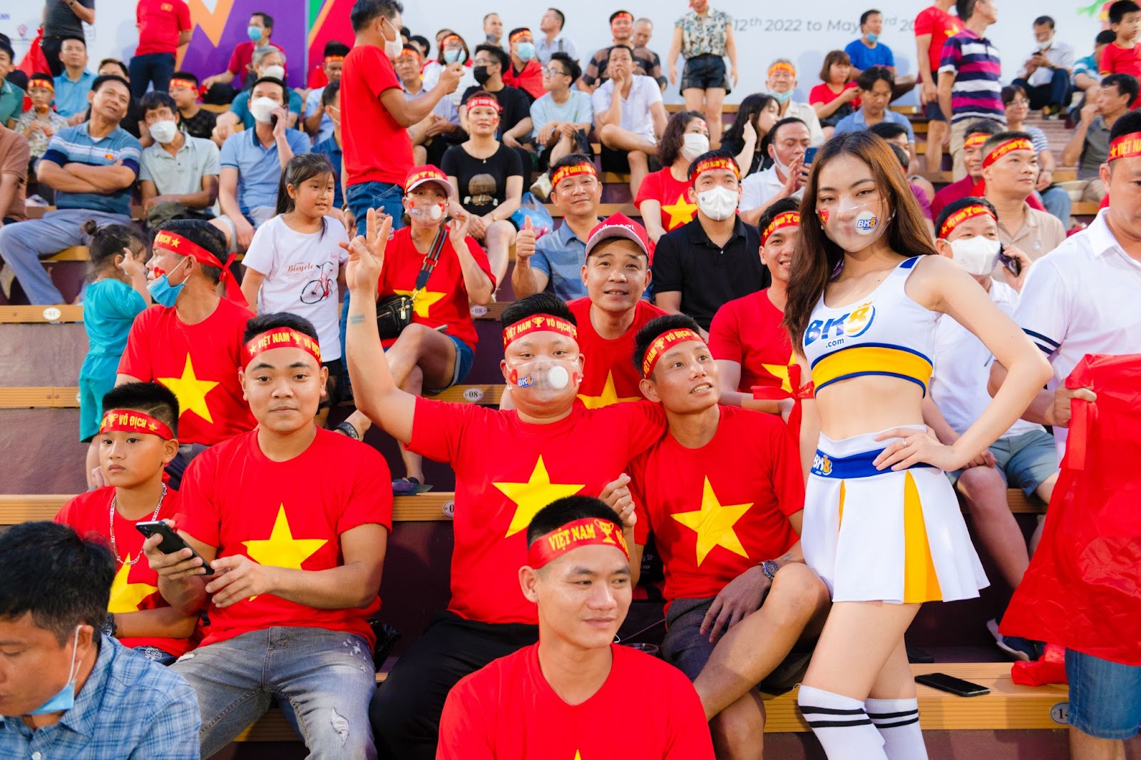 Sức nóng của dàn CĐV thắp lửa cho đội tuyển U23 Việt Nam trước “Hổ Mã Lai”  - Ảnh 3