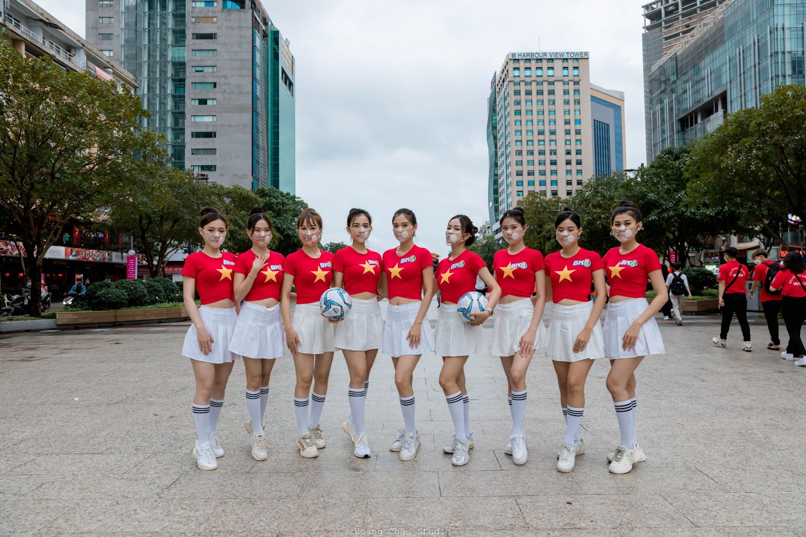 Sức nóng của dàn CĐV thắp lửa cho đội tuyển U23 Việt Nam trước “Hổ Mã Lai”  - Ảnh 4