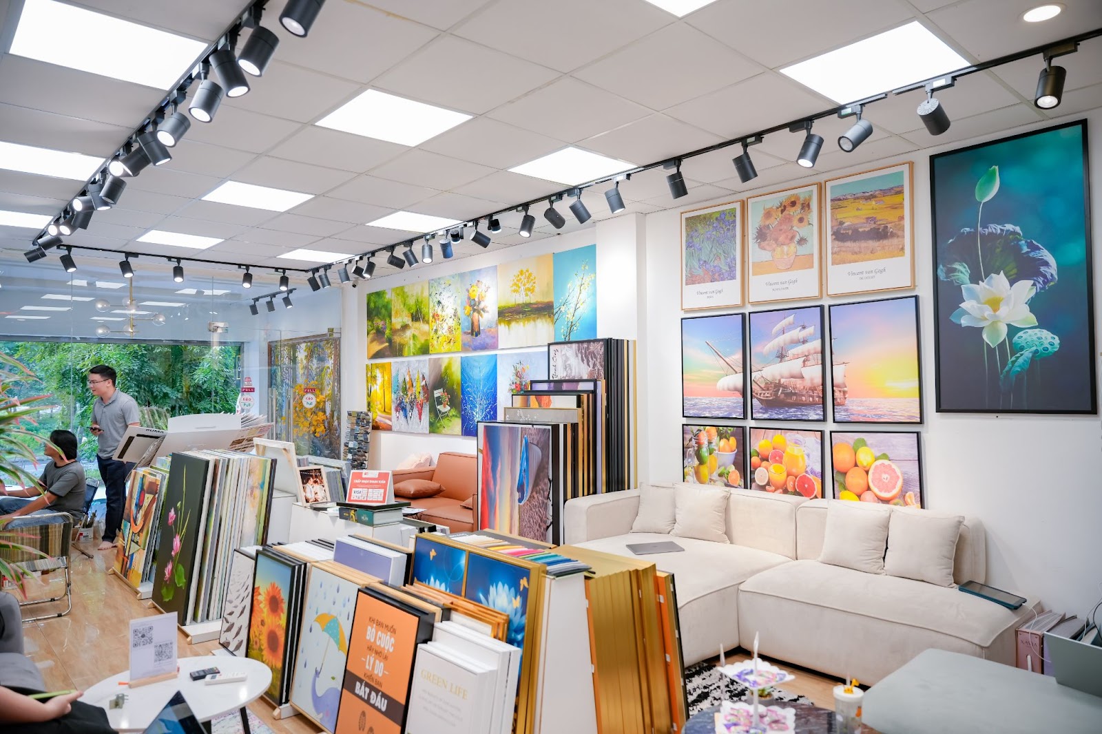 Lý do giới trẻ hiện nay mê tít xu hướng tranh treo tường Viet Canvas - Ảnh 2