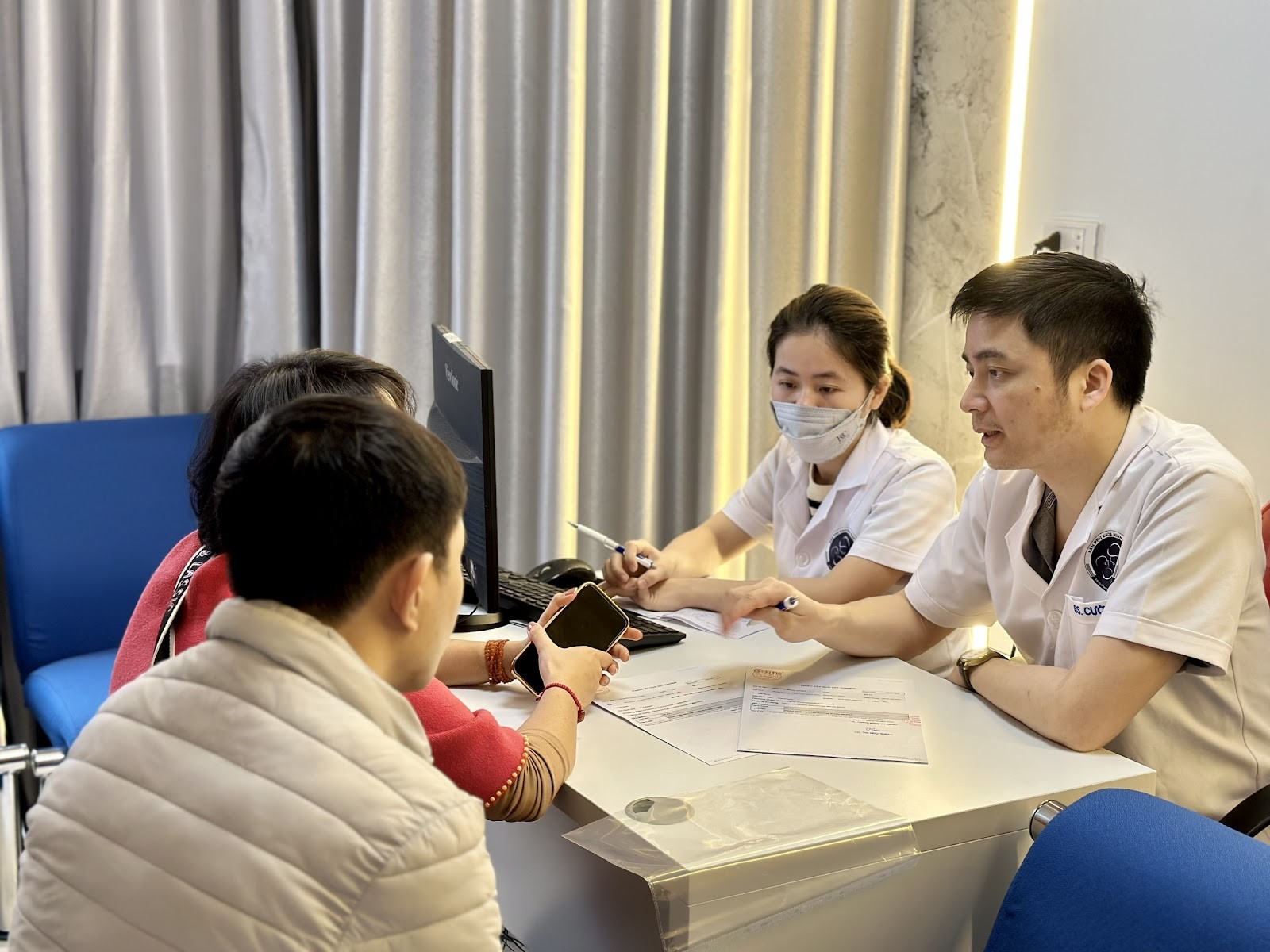 Cú rẽ ngang và trở thành một chuyên gia điều trị vô sinh hiếm muộn hàng đầu của bác sĩ Đào Ngọc Cường - Ảnh 3