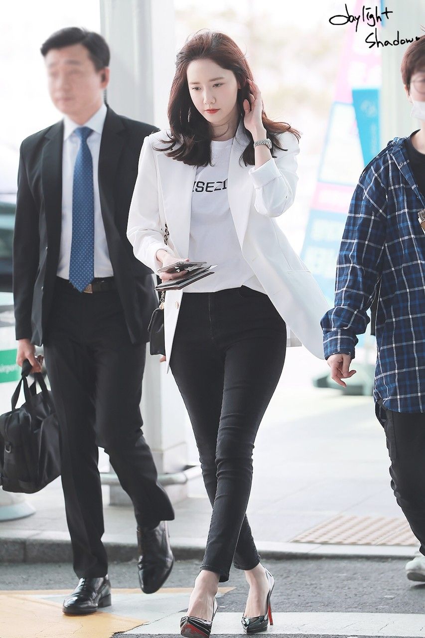 Học lỏm Yoona (SNSD) tips mix đồ công sở vừa trẻ trung, nổi bật, vừa thanh lịch - Ảnh 1