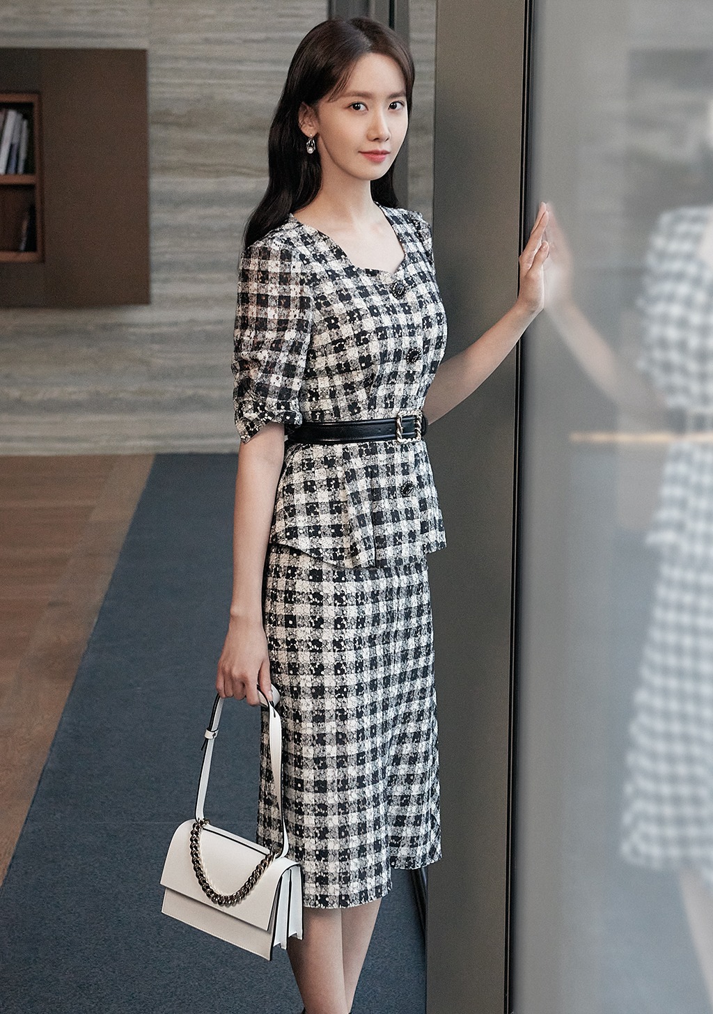 Học lỏm Yoona (SNSD) tips mix đồ công sở vừa trẻ trung, nổi bật, vừa thanh lịch - Ảnh 5