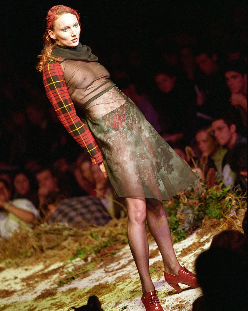 McQueen và những ý tưởng thời trang đầy táo bạo - ảnh 1