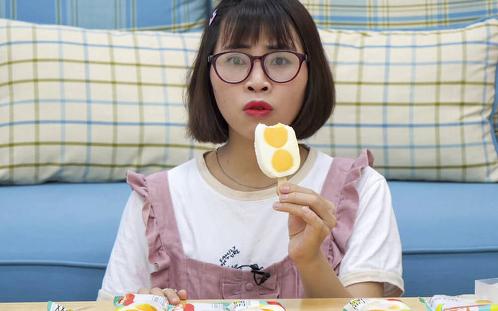 Điểm qua loạt style màu mè của Thơ Nguyễn - Ảnh 5 Điểm qua loạt style màu mè của Thơ Nguyễn - Ảnh 5
