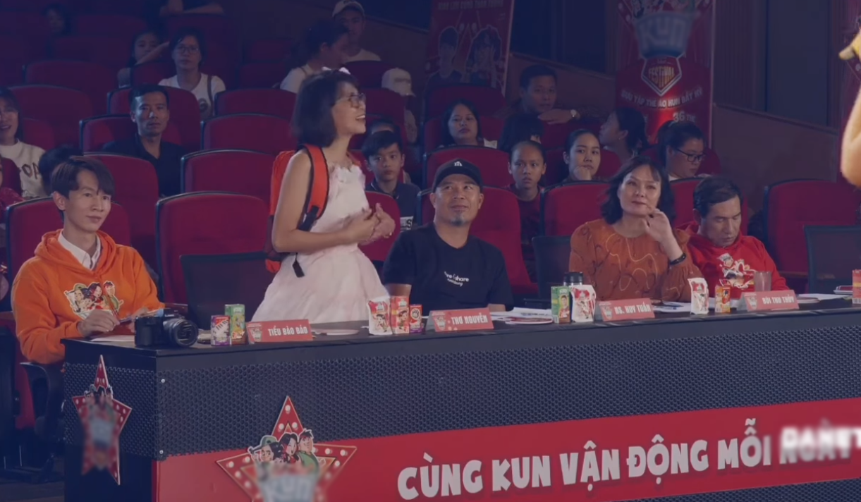 Điểm qua loạt style màu mè của Thơ Nguyễn - Ảnh 9 Điểm qua loạt style màu mè của Thơ Nguyễn - Ảnh 9