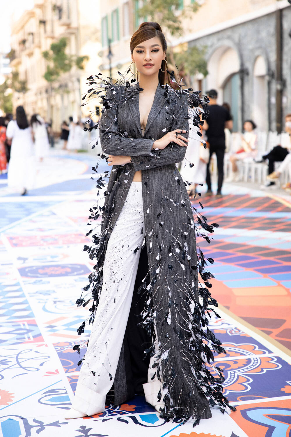 Sao Việt bắt tay nhau 'chặt chém' thảm đỏ show Fashion Voyage - Ảnh 2 Sao Việt bắt tay nhau 'chặt chém' thảm đỏ show Fashion Voyage - Ảnh 2