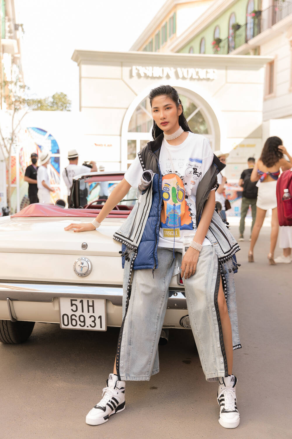 Sao Việt bắt tay nhau 'chặt chém' thảm đỏ show Fashion Voyage - Ảnh 5 Sao Việt bắt tay nhau 'chặt chém' thảm đỏ show Fashion Voyage - Ảnh 5