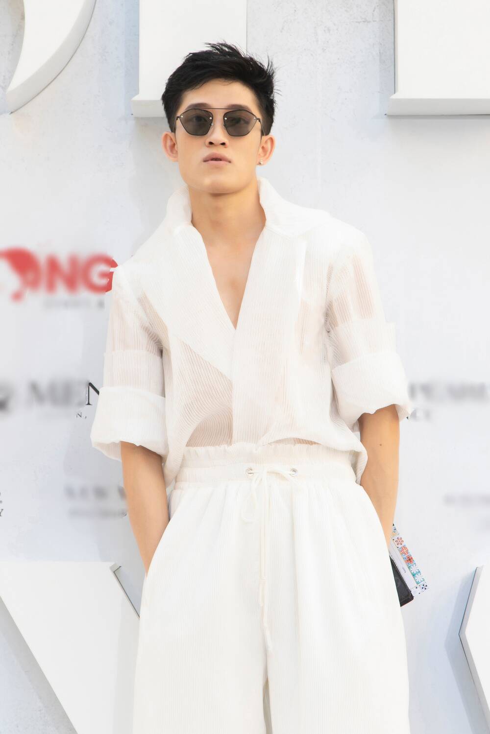 Sao Việt bắt tay nhau 'chặt chém' thảm đỏ show Fashion Voyage - Ảnh 8 Sao Việt bắt tay nhau 'chặt chém' thảm đỏ show Fashion Voyage - Ảnh 8