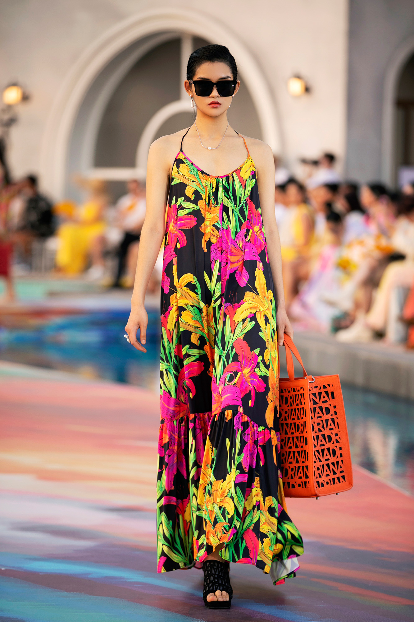 Fashion Voyage kết thúc đầy ấn tượng với BST Daydreamer của NTK Adrian Anh Tuấn - Ảnh 14 Fashion Voyage kết thúc đầy ấn tượng với BST Daydreamer của NTK Adrian Anh Tuấn - Ảnh 14
