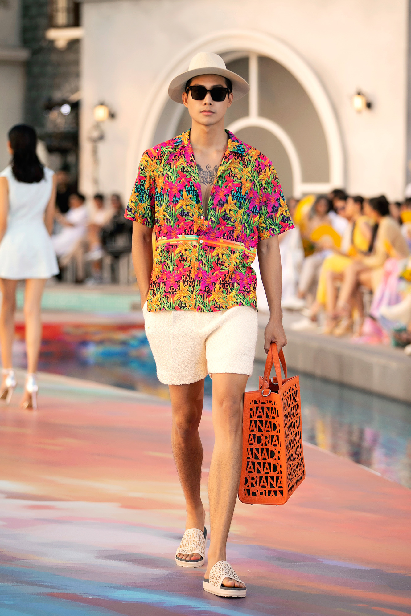 Fashion Voyage kết thúc đầy ấn tượng với BST Daydreamer của NTK Adrian Anh Tuấn - Ảnh 13 Fashion Voyage kết thúc đầy ấn tượng với BST Daydreamer của NTK Adrian Anh Tuấn - Ảnh 13