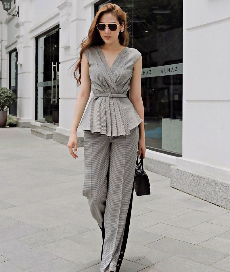 Style quần ống rộng tiếp tục chứng minh độ 'hot' khi được mỹ nhân Việt tích cực lăng xê - Ảnh 7 Style quần ống rộng tiếp tục chứng minh độ 'hot' khi được mỹ nhân Việt tích cực lăng xê - Ảnh 7