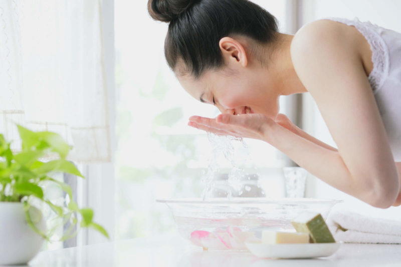 Những sai lầm khi đắp mặt nạ khiến bạn 'tiền mất tật mang' - Ảnh 1 Những sai lầm khi đắp mặt nạ khiến bạn 'tiền mất tật mang' - Ảnh 1
