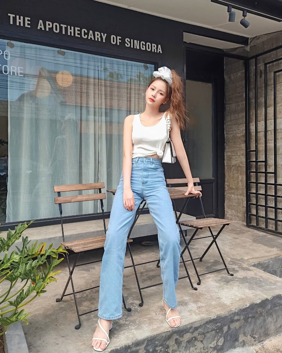 Gọi tên 5 món đồ mùa hè được các fashionista 'lăng xê' nhiều nhất - Ảnh 5 Gọi tên 5 món đồ mùa hè được các fashionista 'lăng xê' nhiều nhất - Ảnh 5