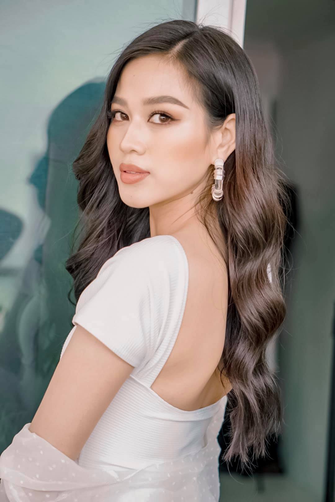 Hoa hậu Đỗ Thị Hà khiến dân tình 'ngẩn ngơ' trong bộ ảnh mới - Ảnh 2 Hoa hậu Đỗ Thị Hà khiến dân tình 'ngẩn ngơ' trong bộ ảnh mới - Ảnh 2