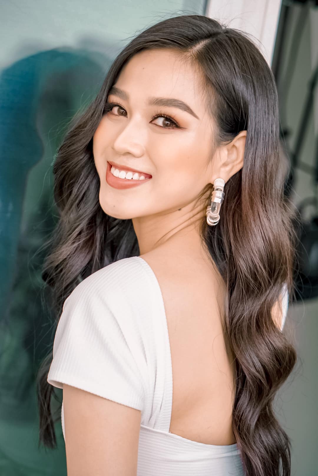 Hoa hậu Đỗ Thị Hà khiến dân tình 'ngẩn ngơ' trong bộ ảnh mới - Ảnh 4 Hoa hậu Đỗ Thị Hà khiến dân tình 'ngẩn ngơ' trong bộ ảnh mới - Ảnh 4