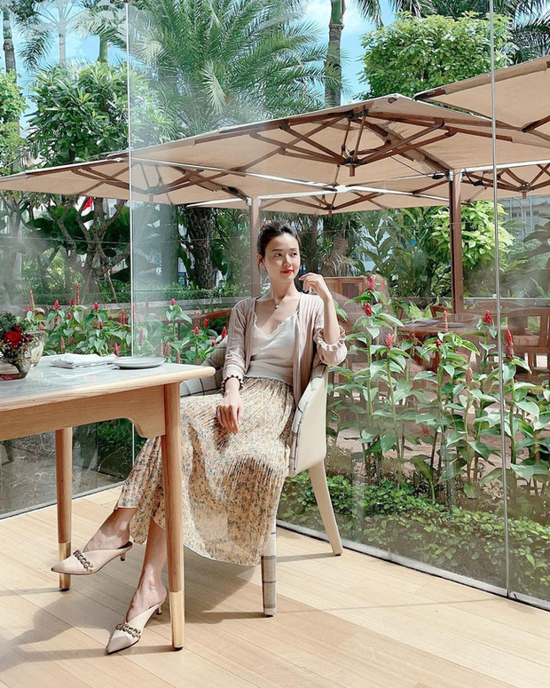 Style 'hack tuổi' đỉnh cao của Midu, chị em muốn đẹp phải copy ngay - Ảnh 1 Style 'hack tuổi' đỉnh cao của Midu, chị em muốn đẹp phải copy ngay - Ảnh 1