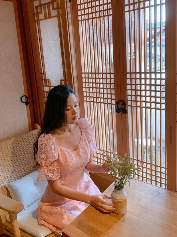 Style 'hack tuổi' đỉnh cao của Midu, chị em muốn đẹp phải copy ngay - Ảnh 5 Style 'hack tuổi' đỉnh cao của Midu, chị em muốn đẹp phải copy ngay - Ảnh 5