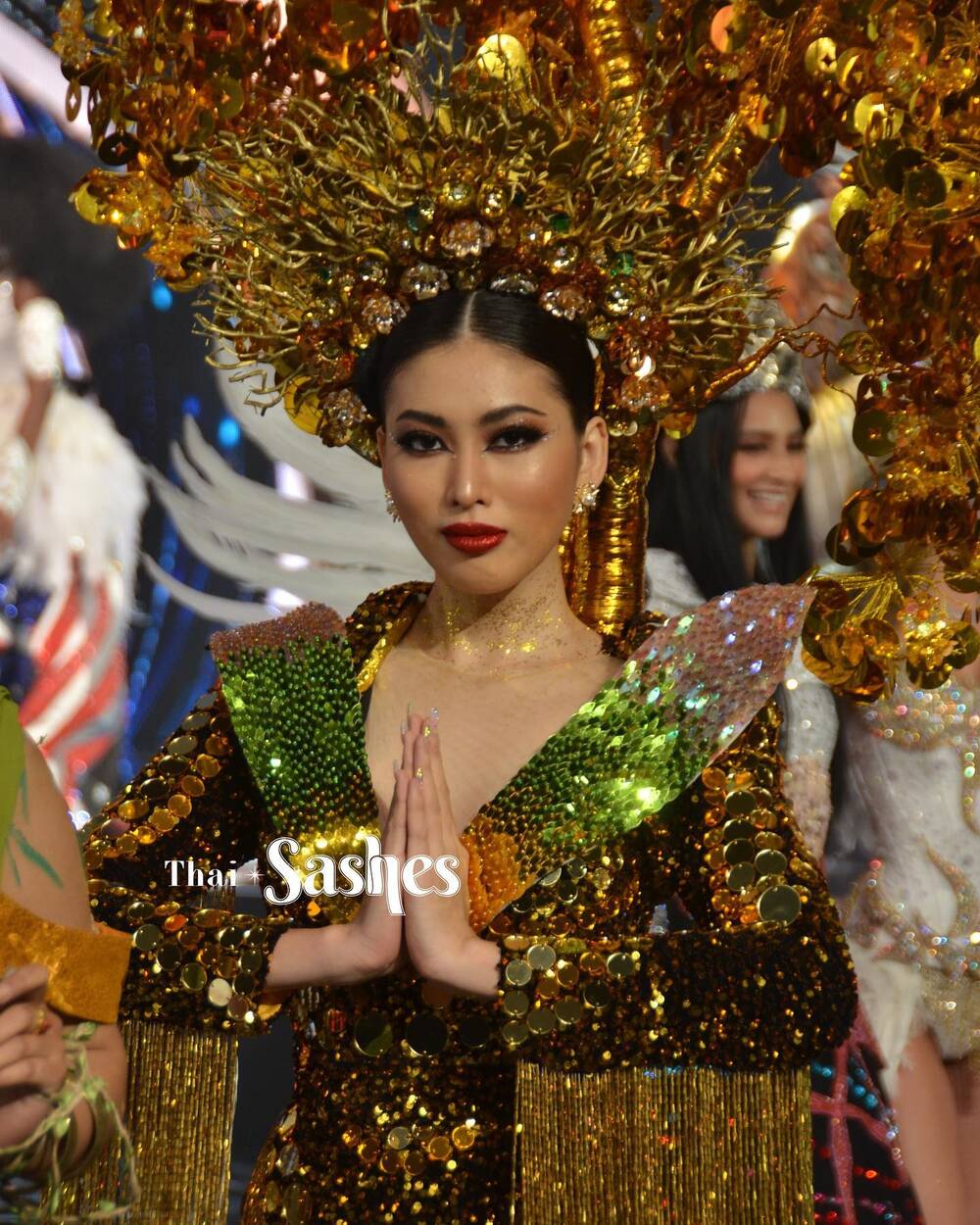 Trang phục dân tộc 'Lá ngọc cành vàng' của Ngọc Thảo lọt Top 10 Best National Costume tại Miss Grand 2020 - Ảnh 3 Trang phục dân tộc 'Lá ngọc cành vàng' của Ngọc Thảo lọt Top 10 Best National Costume tại Miss Grand 2020 - Ảnh 3