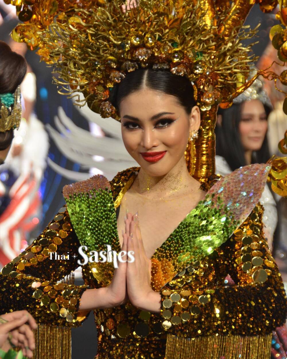 Trang phục dân tộc 'Lá ngọc cành vàng' của Ngọc Thảo lọt Top 10 Best National Costume tại Miss Grand 2020 - Ảnh 4 Trang phục dân tộc 'Lá ngọc cành vàng' của Ngọc Thảo lọt Top 10 Best National Costume tại Miss Grand 2020 - Ảnh 4