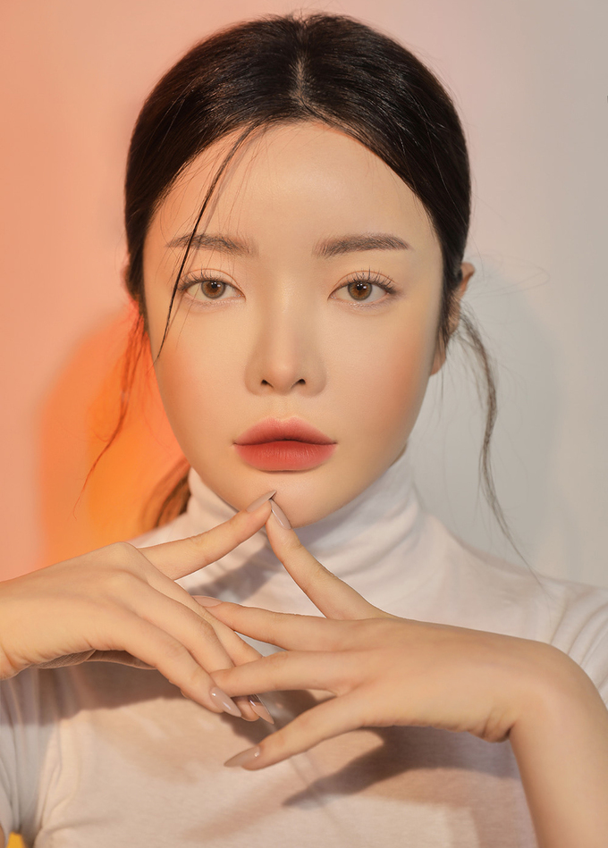 Trang điểm như thế nào để vừa 'sương sương' vừa xinh ngút ngàn khi chụp ảnh Căn cước công dân - Ảnh 2 Trang điểm như thế nào để vừa 'sương sương' vừa xinh ngút ngàn khi chụp ảnh Căn cước công dân - Ảnh 2