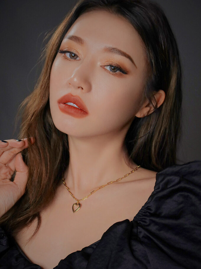 Trang điểm như thế nào để vừa 'sương sương' vừa xinh ngút ngàn khi chụp ảnh Căn cước công dân - Ảnh 3 Trang điểm như thế nào để vừa 'sương sương' vừa xinh ngút ngàn khi chụp ảnh Căn cước công dân - Ảnh 3