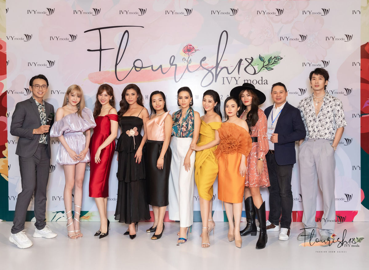 Thời trang thảm đỏ của sao Việt tại Fashion show IVY Moda: Hairiwon sang chảnh, Thiều bảo Trâm hết mực nữ tính - Ảnh 1