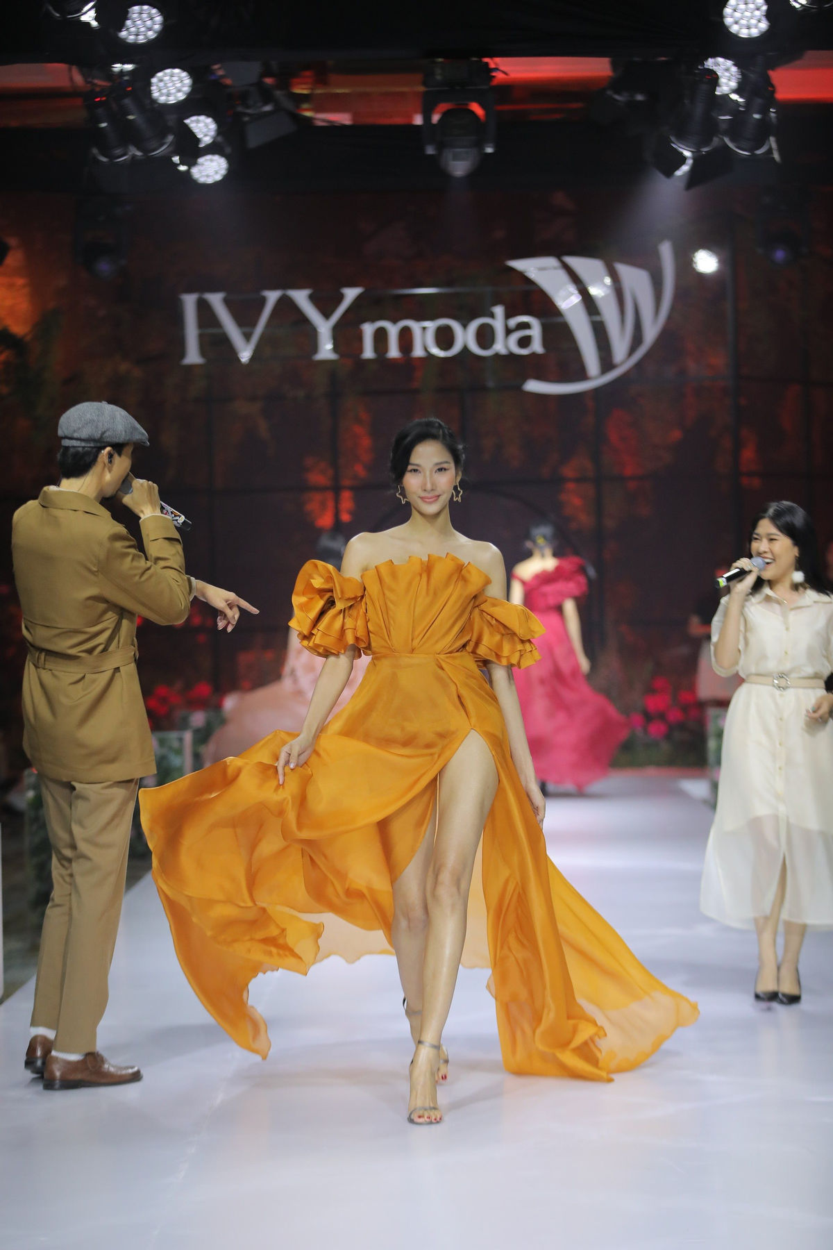 Thời trang thảm đỏ của sao Việt tại Fashion show IVY Moda: Hairiwon sang chảnh, Thiều bảo Trâm hết mực nữ tính - Ảnh 7