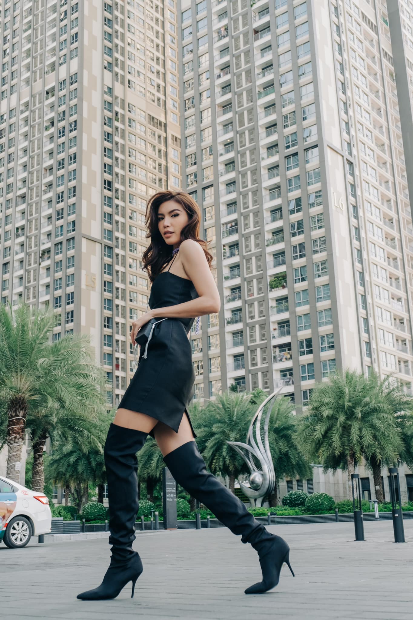 Loạt ảnh street style 'chất ngất' của Minh Tú khiến fan trầm trồ - Ảnh 3 Loạt ảnh street style 'chất ngất' của Minh Tú khiến fan trầm trồ - Ảnh 3