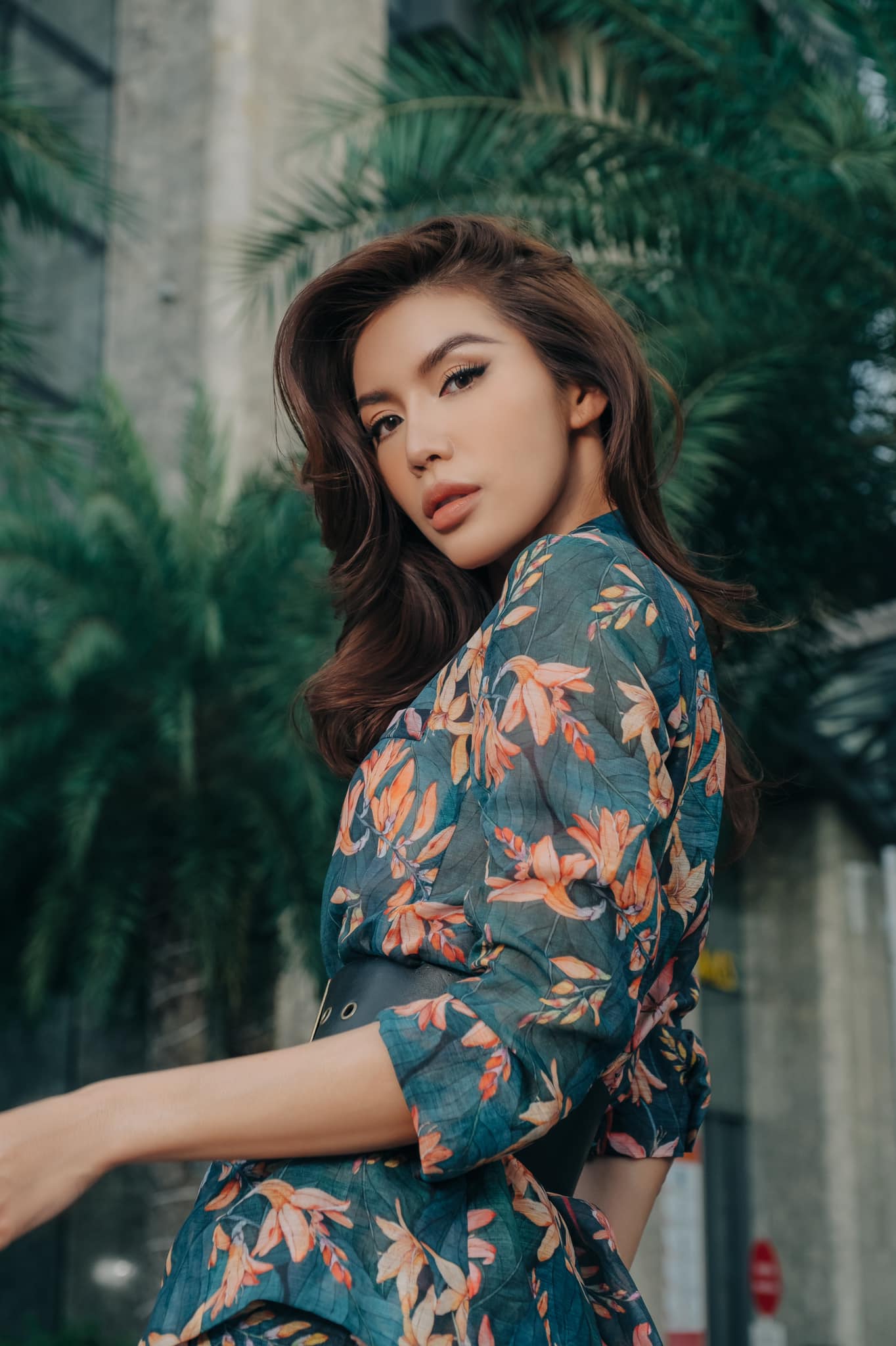 Loạt ảnh street style 'chất ngất' của Minh Tú khiến fan trầm trồ - Ảnh 4 Loạt ảnh street style 'chất ngất' của Minh Tú khiến fan trầm trồ - Ảnh 4