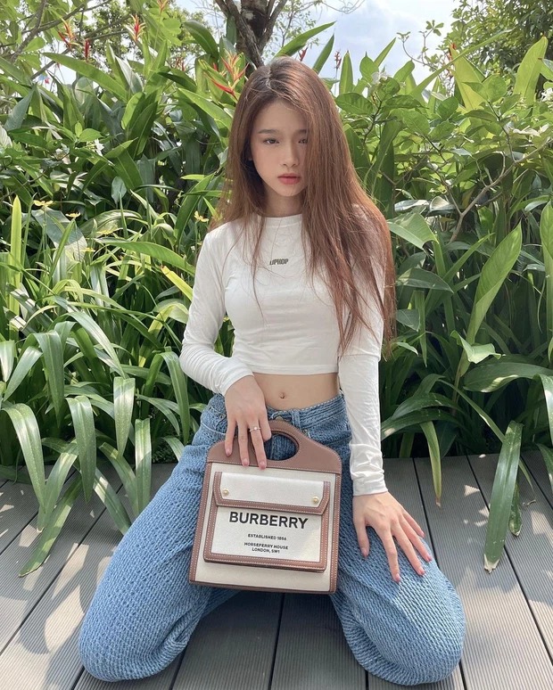 Thời trang sao Việt tuần qua: Từ Ngọc Trinh, Khánh Linh, Linh Ka đến ChiPu, Thiều Bảo Trâm, Hiền Hồ đều đua nhau diện đồ hiệu - Ảnh 6 Thời trang sao Việt tuần qua: Từ Ngọc Trinh, Khánh Linh, Linh Ka đến ChiPu, Thiều Bảo Trâm, Hiền Hồ đều đua nhau diện đồ hiệu - Ảnh 6
