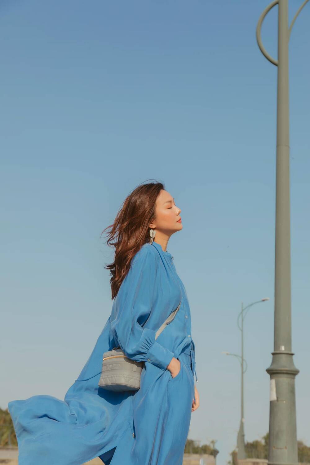 Siêu mẫu Thanh Hằng hóa 'nàng thơ'  trong bộ ảnh mới ngược nắng - Ảnh 3