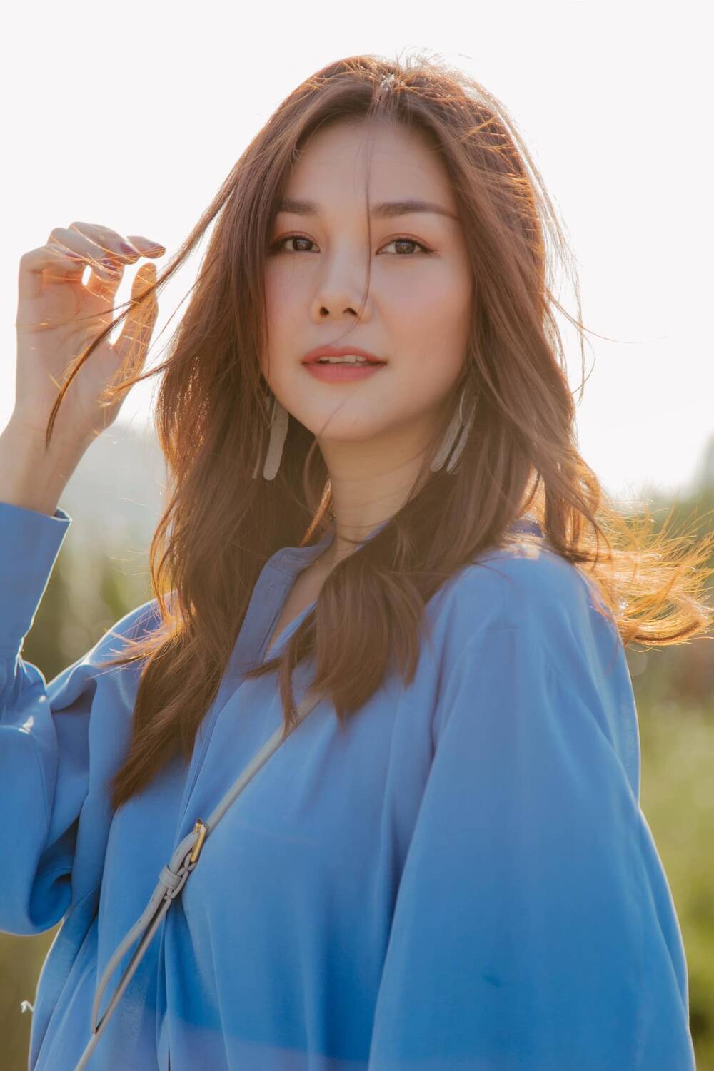 Siêu mẫu Thanh Hằng hóa 'nàng thơ'  trong bộ ảnh mới ngược nắng - Ảnh 4