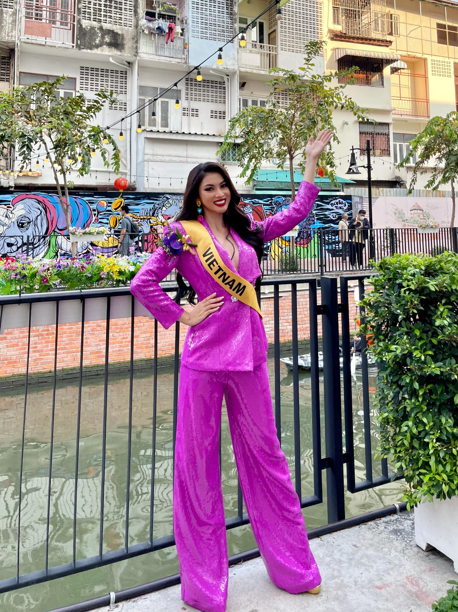 Người làm nên phong cách thời trang 'đỉnh cao' của Ngọc Thảo tại Miss Grand International 2020 là ai? - Ảnh 4