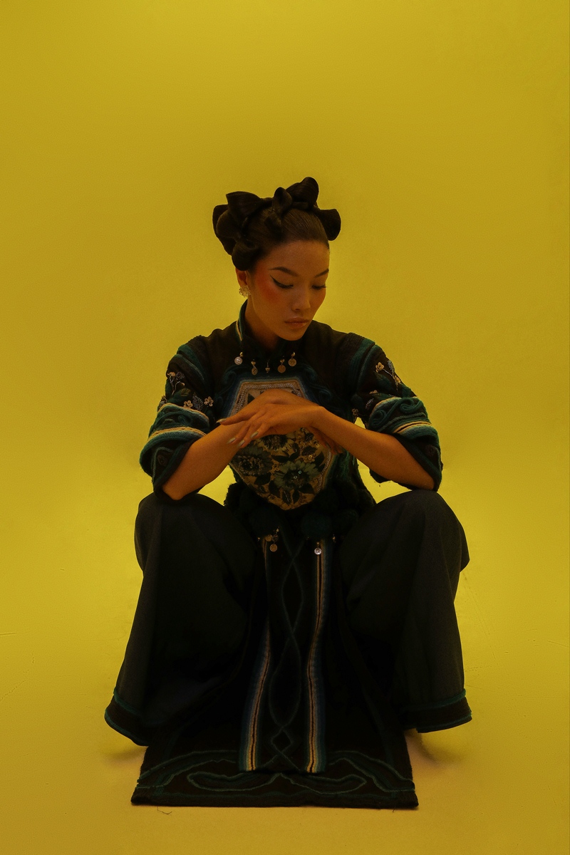 Lâm Bích Tuyền truyền tải thông điệp hòa bình qua bộ ảnh thời trang  - Ảnh 1