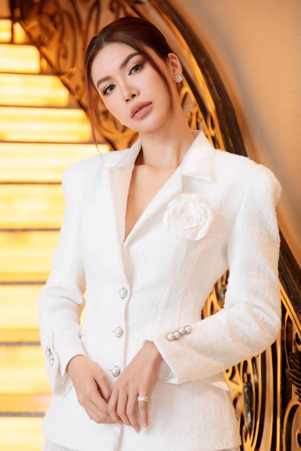 Minh Tú kiêu sa tựa quý cô Pháp trong set đồ thời trang 'kinh điển' - Ảnh 1 Minh Tú kiêu sa tựa quý cô Pháp trong set đồ thời trang 'kinh điển' - Ảnh 1