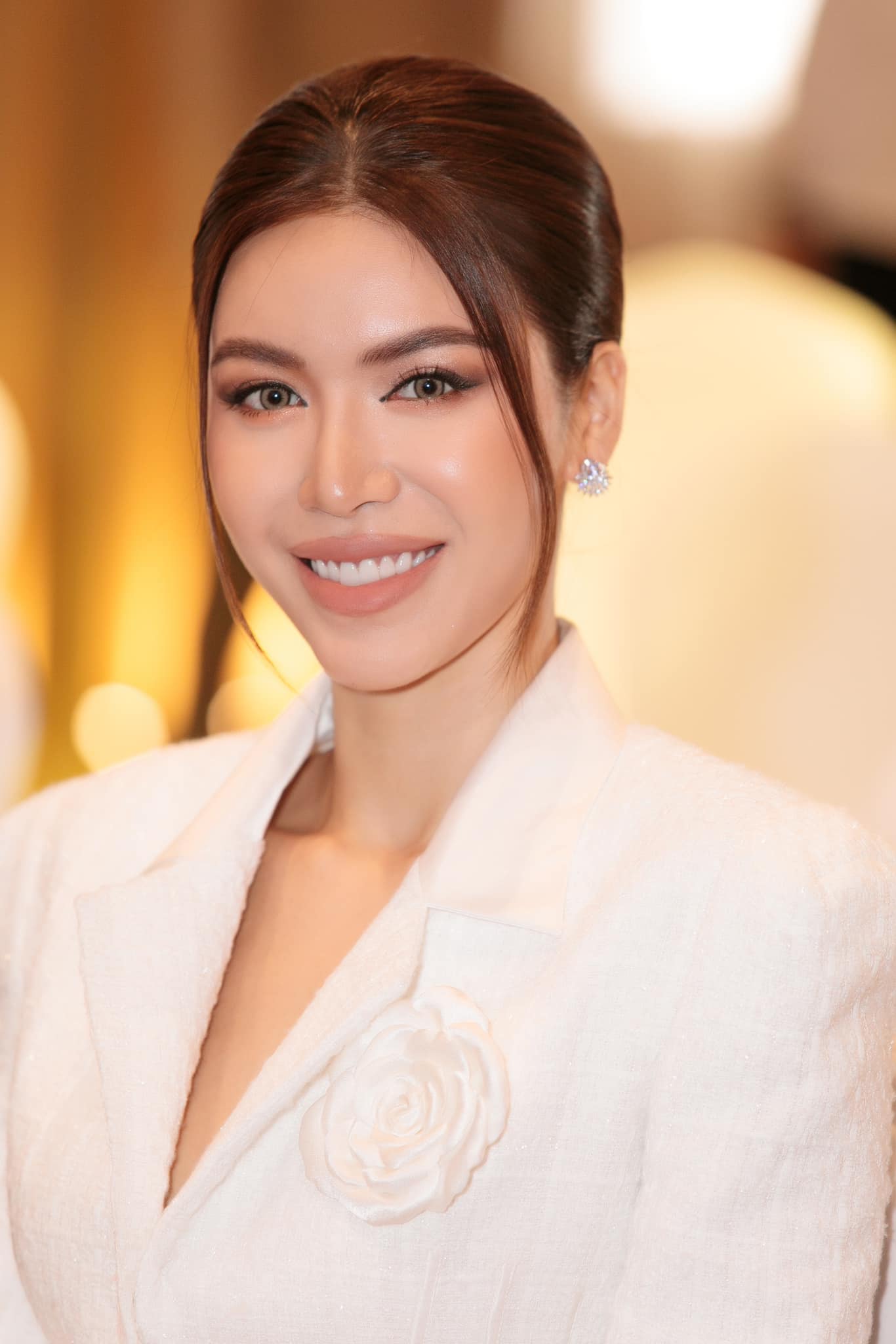 Minh Tú kiêu sa tựa quý cô Pháp trong set đồ thời trang 'kinh điển' - Ảnh 6 Minh Tú kiêu sa tựa quý cô Pháp trong set đồ thời trang 'kinh điển' - Ảnh 6