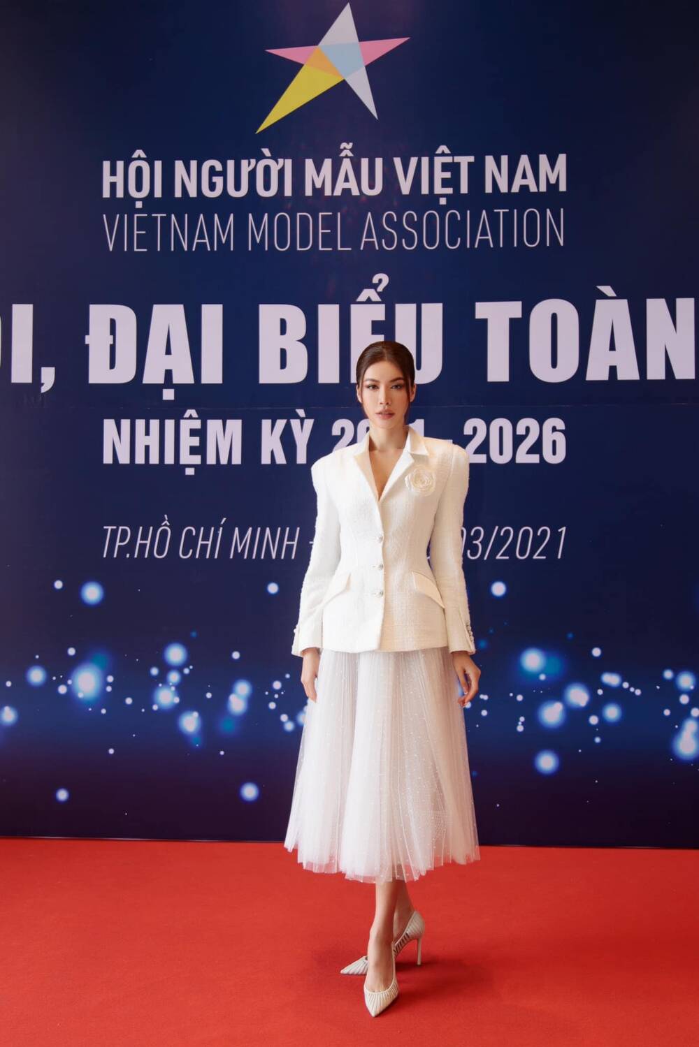 Minh Tú kiêu sa tựa quý cô Pháp trong set đồ thời trang 'kinh điển' - Ảnh 7 Minh Tú kiêu sa tựa quý cô Pháp trong set đồ thời trang 'kinh điển' - Ảnh 7