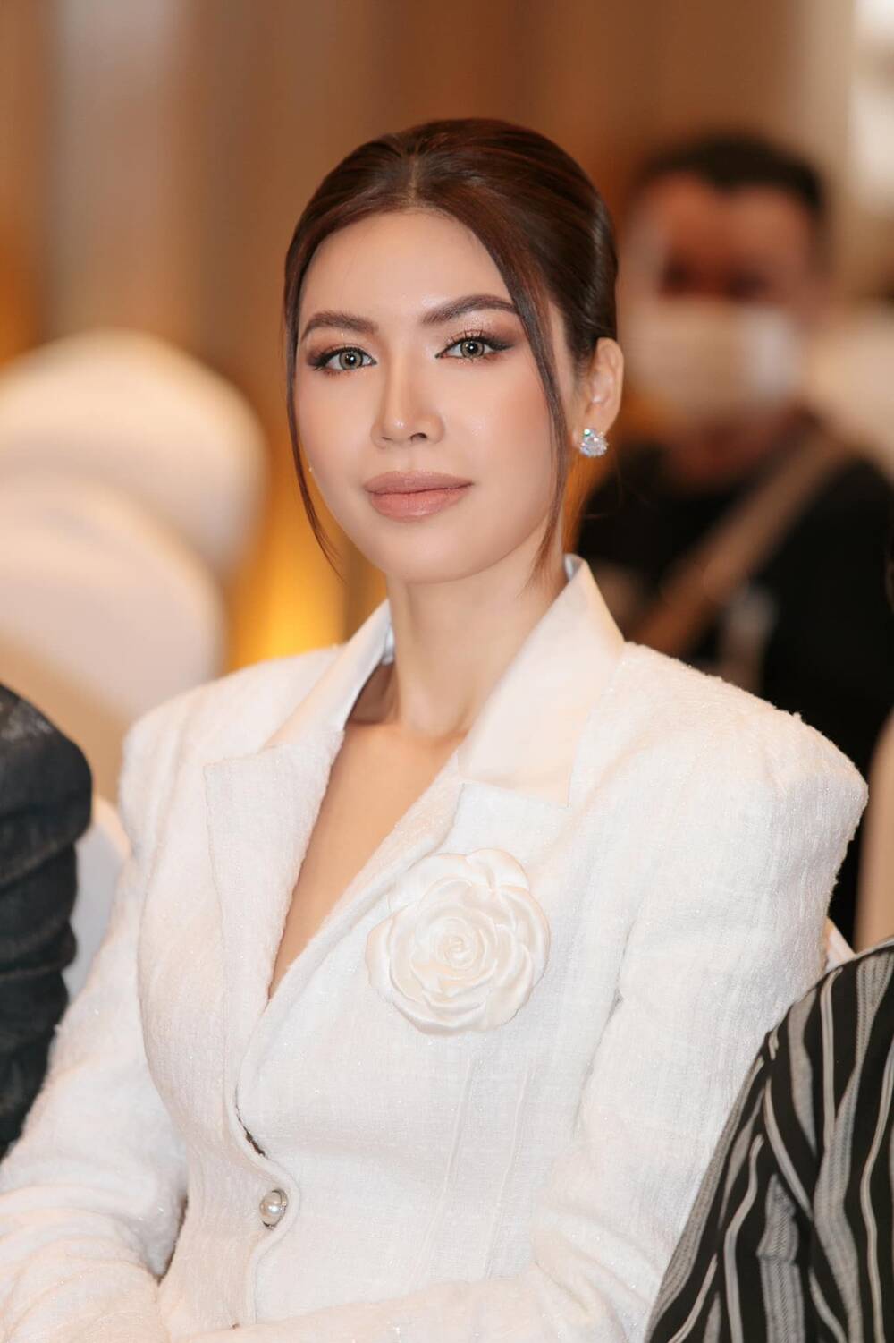 Minh Tú kiêu sa tựa quý cô Pháp trong set đồ thời trang 'kinh điển' - Ảnh 8 Minh Tú kiêu sa tựa quý cô Pháp trong set đồ thời trang 'kinh điển' - Ảnh 8