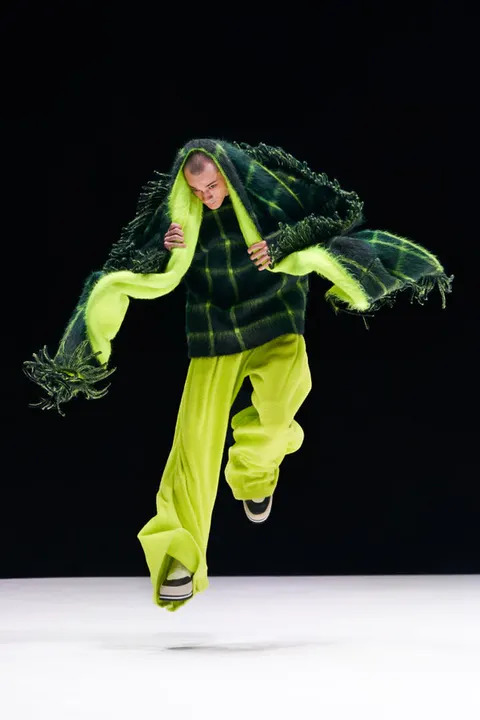 Mùa mốt Thu Đông 2021 bắt đầu với sự kế thừa di sản của Kenzo - Ảnh 4 Mùa mốt Thu Đông 2021 bắt đầu với sự kế thừa di sản của Kenzo - Ảnh 4