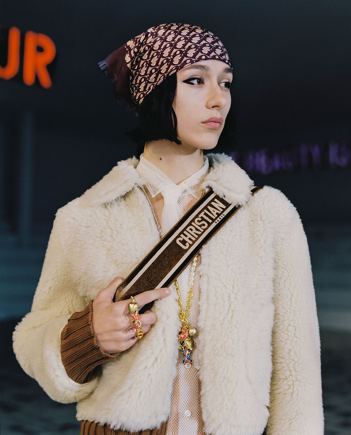 Những món phụ kiện 'nâng tầm' gu ăn mặc bạn nên có - Ảnh 2