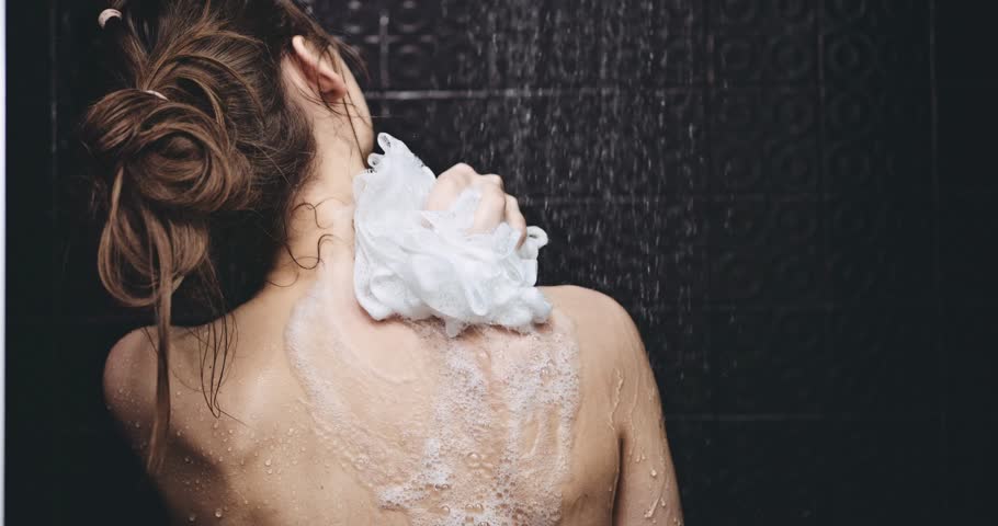 Biển xanh vẫy gọi nhưng mụn đầy lưng, phải làm sao - Ảnh 2 Biển xanh vẫy gọi nhưng mụn đầy lưng, phải làm sao - Ảnh 2