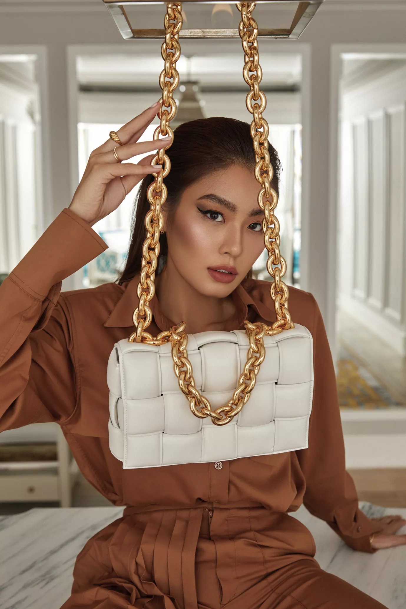 Chiếc túi 'gây bão' MXH gọi tên Bottega Veneta: từ Hồ Ngọc Hà, Khánh Linh,Thảo Nhi Lê đến Quỳnh Anh Shyn đều mê mệt - Ảnh 5