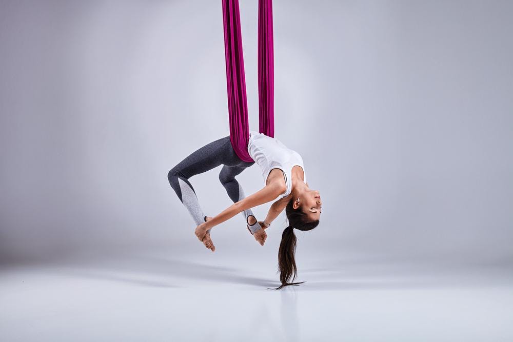 Dáng gọn eo thon như Ngọc Trinh với bộ môn Yoga bay - Ảnh 2 Dáng gọn eo thon như Ngọc Trinh với bộ môn Yoga bay - Ảnh 2