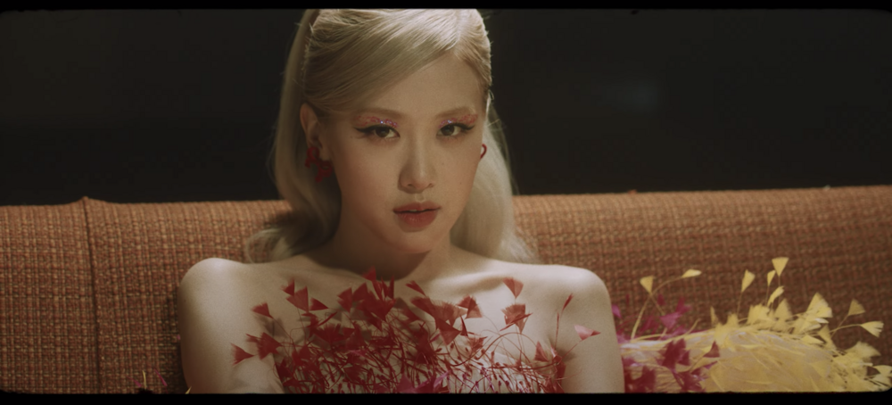 Cả Rosé (Black Pink), Thanh Hằng và Châu Bùi cùng diện chung một mẫu váy, liệu ai mới chạm đến đỉnh cao nhan sắc? - Ảnh 3 Cả Rosé (Black Pink), Thanh Hằng và Châu Bùi cùng diện chung một mẫu váy, liệu ai mới chạm đến đỉnh cao nhan sắc? - Ảnh 3