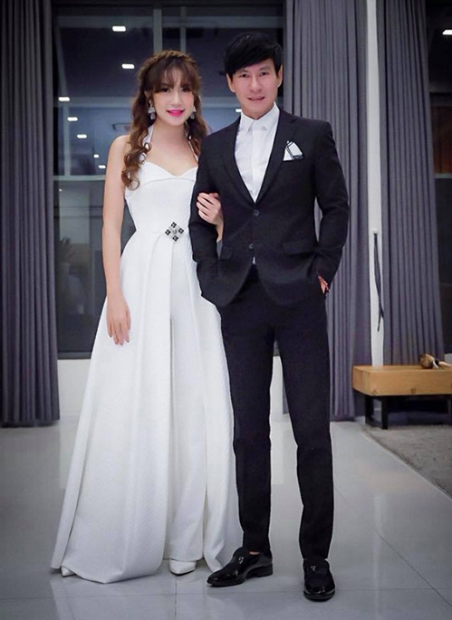 Sao Việt và những pha lên đồ dự tiệc cưới: Người xinh tươi hết nấc, người thích ‘chơi trội’ đẹp hơn cả cô dâu - Ảnh 7