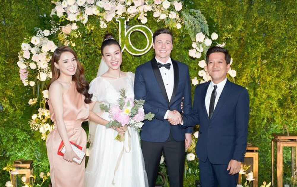 Sao Việt và những pha lên đồ dự tiệc cưới: Người xinh tươi hết nấc, người thích ‘chơi trội’ đẹp hơn cả cô dâu - Ảnh 8