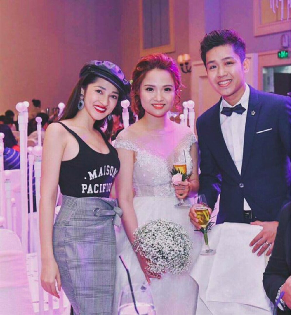 Sao Việt và những pha lên đồ dự tiệc cưới: Người xinh tươi hết nấc, người thích ‘chơi trội’ đẹp hơn cả cô dâu - Ảnh 9